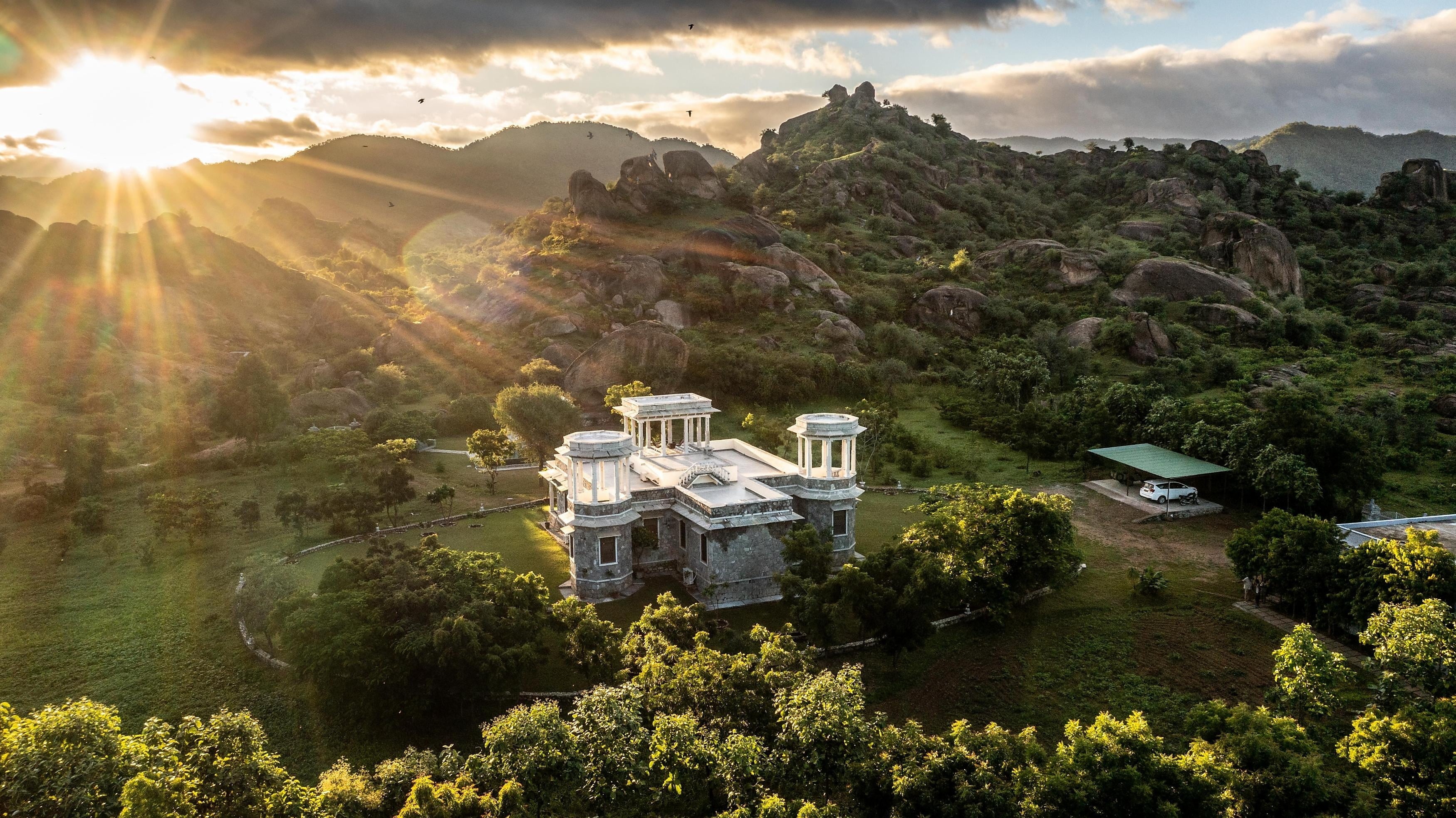 ABHAY MANOR  GHANERAO, UDAIPUR AMÃ STAYS & TRAILS